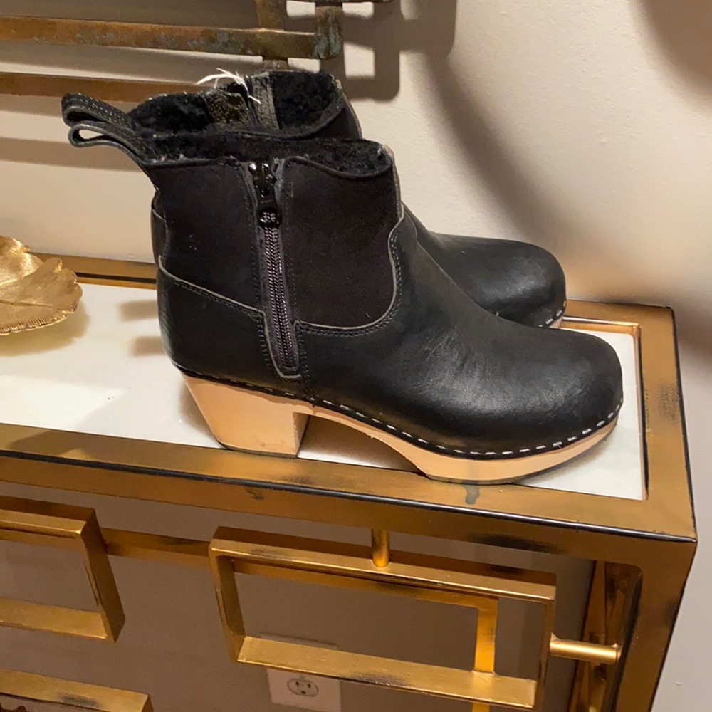 Swedish hasbeens classic ankle high boot, size 39